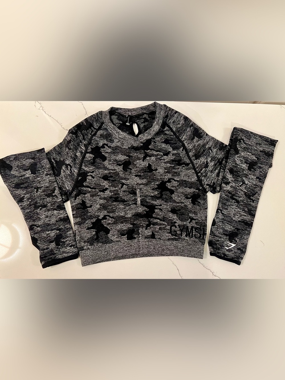 NWOT Gymshark Women’s Adapt Camo Seamless Long Sleeve Crop Top Grey Black XS/S